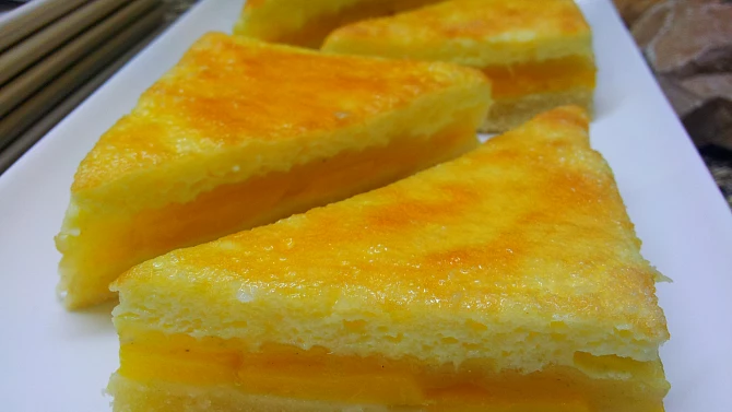 Broskvové řezy se smetanovožloutkovou krustou