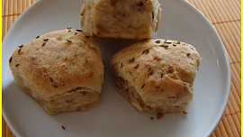 Buchty se škvarky a smaženou cibulkou