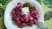 Červená řepa s jablečno-křenovou smetanou