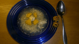 Česnečka s křepelčími vejci