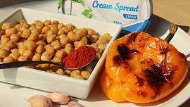 Cizrnová pomazánka s grilovanou paprikou