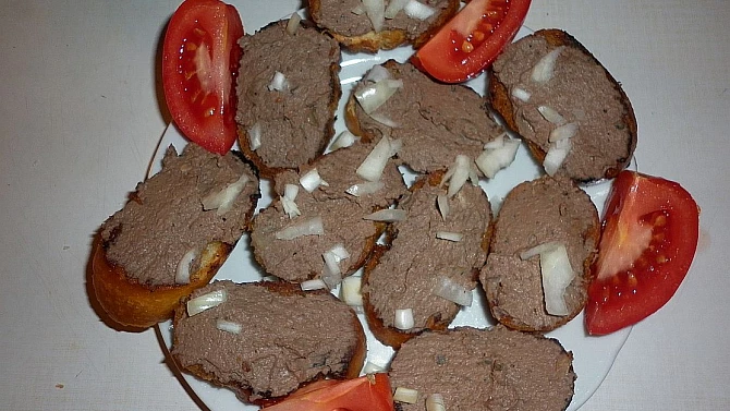 Crostini di fegato - tousty s játrovou pomazánkou
