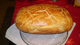 Domácí chléb v římském hrnci