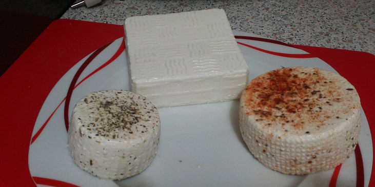 Domácí farmářský sýr