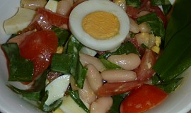 Fazolovo vaječný salát s medvědem a rajčaty