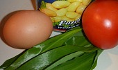Fazolovo vaječný salát s medvědem a rajčaty