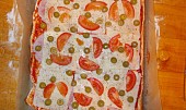Grande pizza (Pizza - protlak, šunkový salám, sýr, olivy, rajčata)