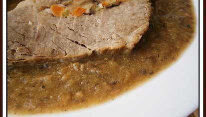 Hovězí kapsa v zeleninové omáčce, detail hotového okrmu