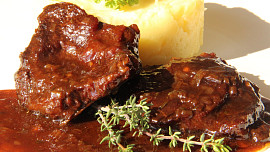 Hovězí líčka se šípkovou