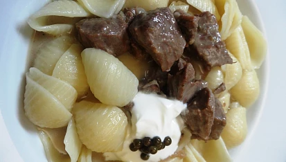 Hovězí pupek na zeleném pepři se zakysanou smetanou, Hovězí pupek na zeleném pepři se zakysanou smetanou