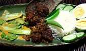 Hovězí rendang (rendang a zeleninovy gulai)