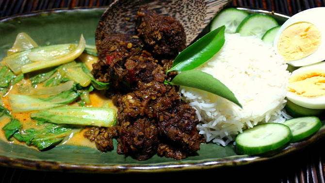 Hovězí rendang, rendang a zeleninovy gulai