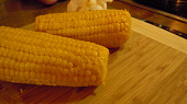 Hráškový krém s kukuřicí a česnekem