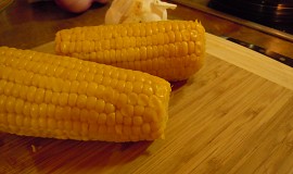 Hráškový krém s kukuřicí a česnekem