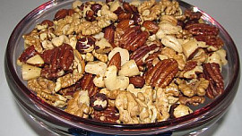 " Hříšně pálivé" pikantní ořechy s chilli olejem