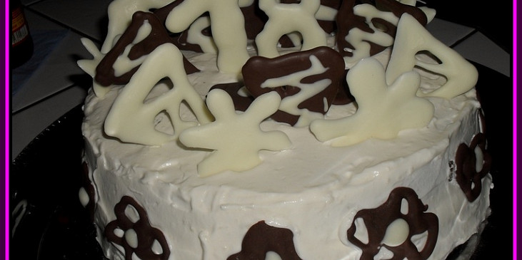 Kakaový dort s čokoládovými ozdobami (Můj první nesmělý pokus, vše made in home.)