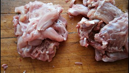 Králičí hřbety á la španělský ptáček, králičí maso(kosti šly na vývar)