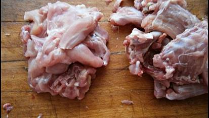 Králičí hřbety á la španělský ptáček, králičí maso(kosti šly na vývar)