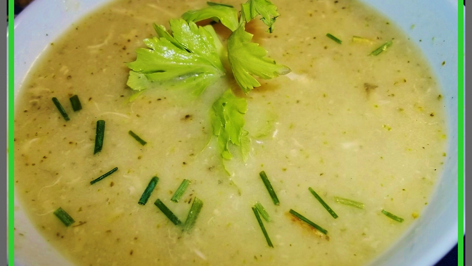 Krémová řapíkatá polévka s brokolicí...