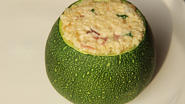 Kulatá cuketka plněná kuskusovou směsí