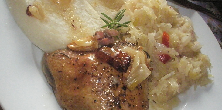 Kuře s rozmarýnkovým nádechem, v máslovém sosíku