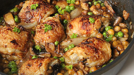 Kuře z pánve s cizrnou a žampiony