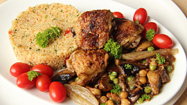 Kuře z pánve s cizrnou a žampiony