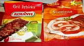 Kuřecí prsa s kořeněným přelivem, rajčátky a zakysankou, použité koření...