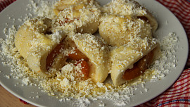 Kynuté knedlíky s ovocem