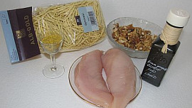 Lahodné těstoviny s kuřecími nitkami a lanýžovou vůní