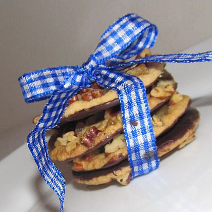 Lehce pikantní sušenky ve stylu amerických cookies Zázvorové sušenky s pekanovými ořechy
