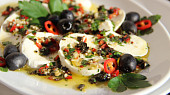 Mozzarella s pikantní gremolatou ( podle Nigelly Lawson)