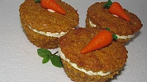 Mrkvové muffiny se zázvorovým krémem
