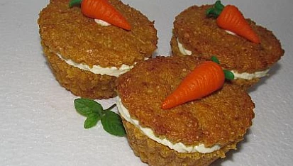 Mrkvové muffiny se zázvorovým krémem