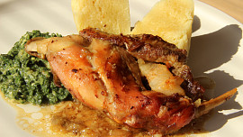 Pečený králík s bůčkem