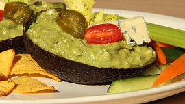 Pikantní avokádový dip s modrým plísňovým sýrem