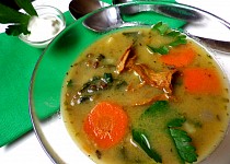Polévka ze zelené čočky s liškami