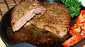 Rumpsteak s rukolovým salátem