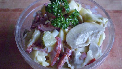 Salát z tortellin s domácí majolkou