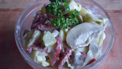 Salát z tortellin s domácí majolkou