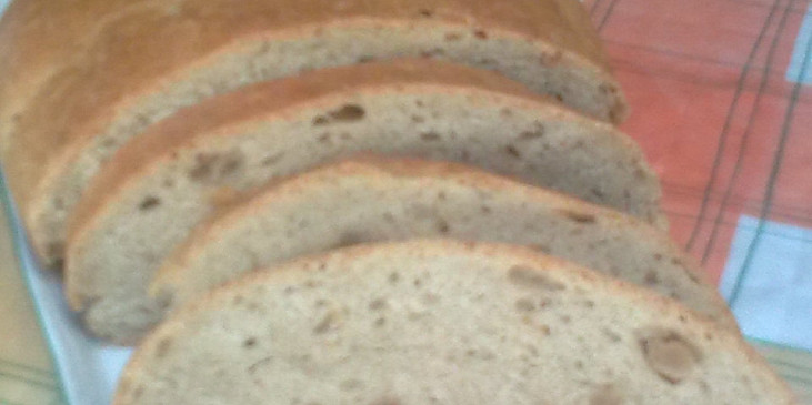 chlebík se škvarkami foceno mobilem