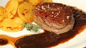 Steak s rozinkovou omáčkou