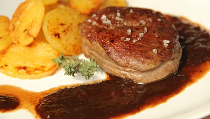 Steak s rozinkovou omáčkou
