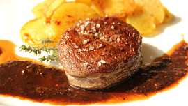 Steak s rozinkovou omáčkou