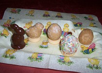 Velikonoční vajíčka, kuřátka a zajíčci