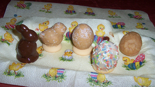 Velikonoční vajíčka, kuřátka a zajíčci