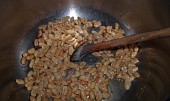Vepřové nudličky s arašídy a pórkem