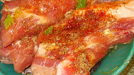 Vepřové ocásky na medu, zázvoru a na černém pivě