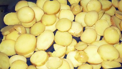 Zapečené brambory s brokolicí v bešamelové omáčce