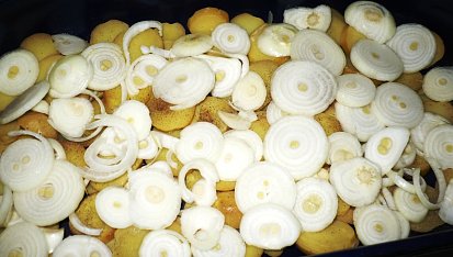 Zapečené brambory s brokolicí v bešamelové omáčce
